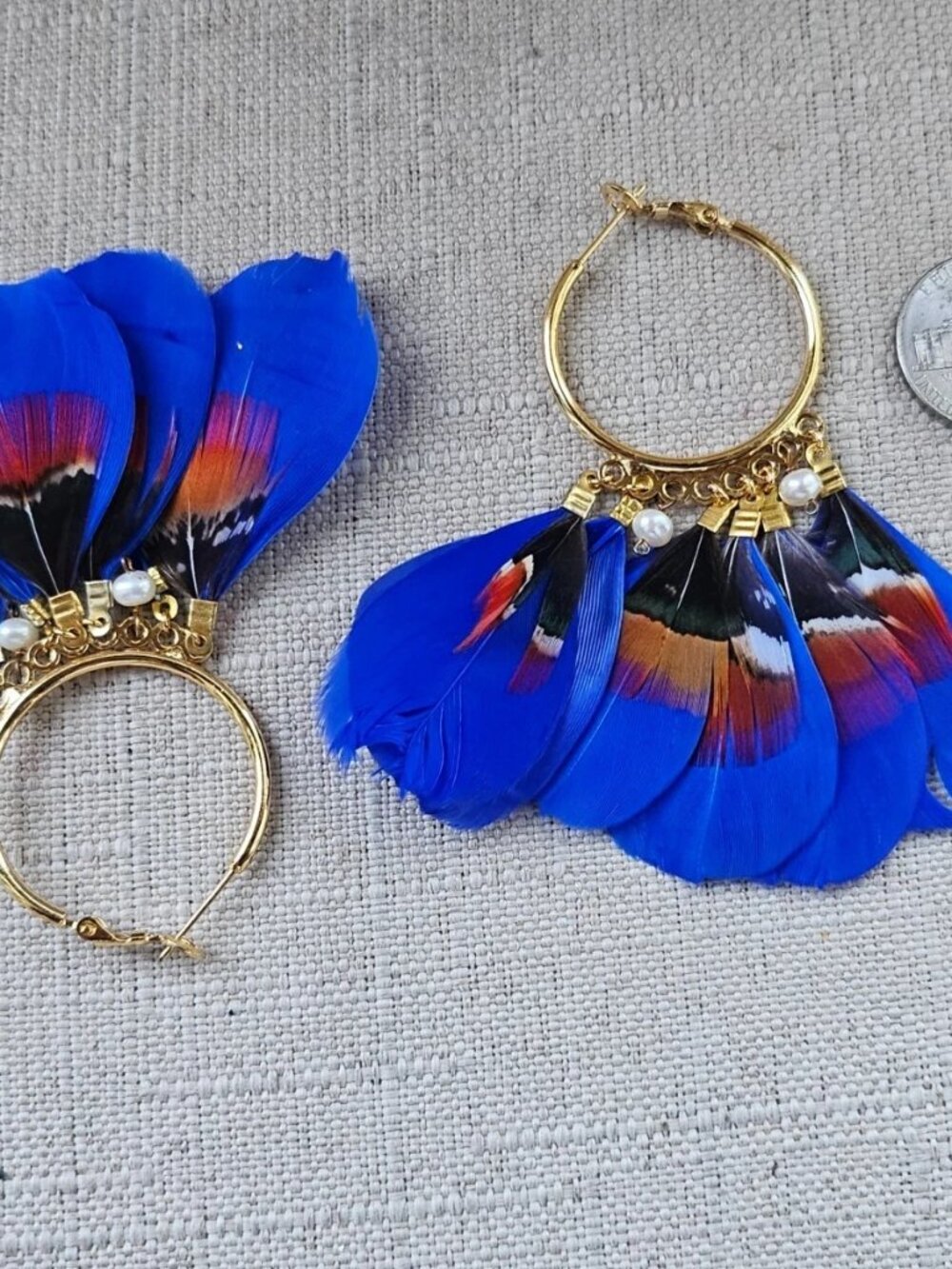Norstrom Women Earrings Blue Faux Feather Gold Tone Fashion Ear Jewelry New - Picture 3 of 8